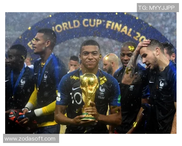 姆巴佩：足球场上璀璨夺目的新星引领未来之路